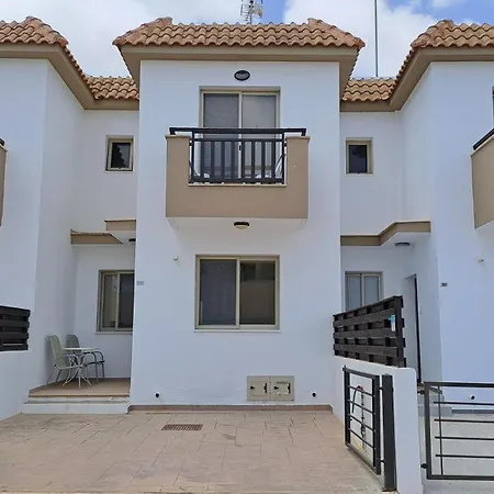 Dream House Steps From The Sea & Free Parking Protaras