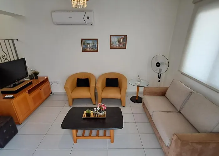 Dream House Steps From The Sea & Free Parking Protaras