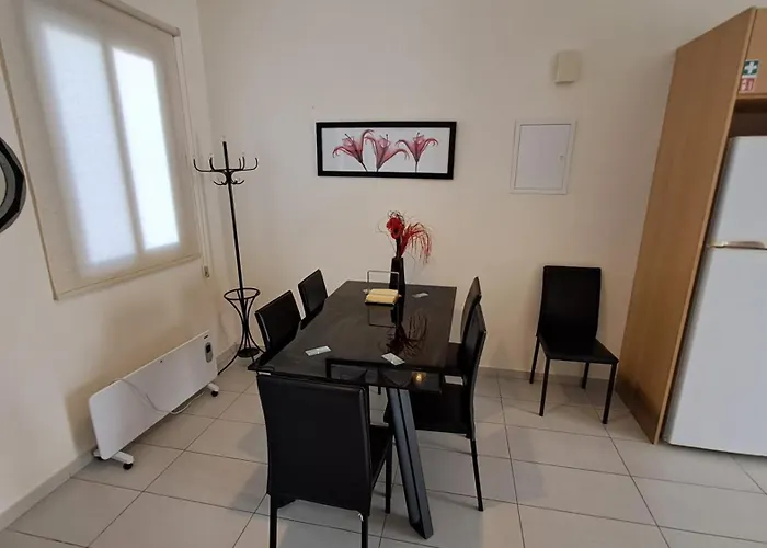 Prázdninový dům Dream House Steps From The Sea & Free Parking Protaras