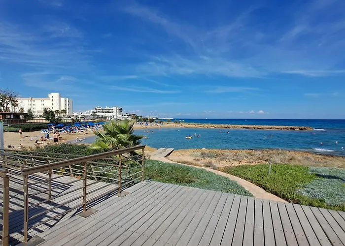 Prázdninový dům Dream House Steps From The Sea & Free Parking Protaras